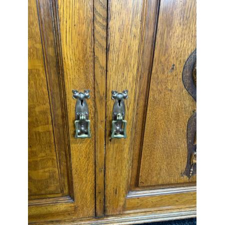 Sideboard aus heller Eiche mit Spiegelrückseite