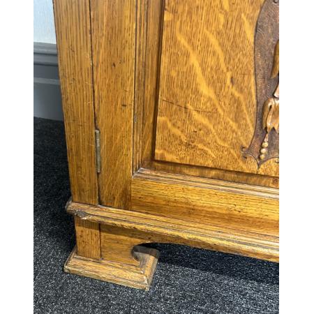 Sideboard aus heller Eiche mit Spiegelrückseite