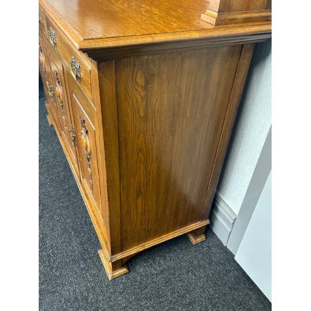 Sideboard aus heller Eiche mit Spiegelrückseite