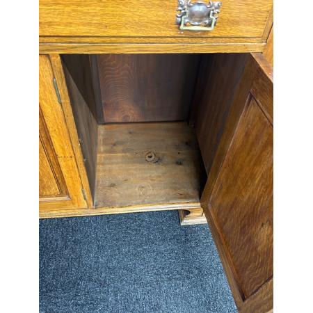 Sideboard aus heller Eiche mit Spiegelrückseite