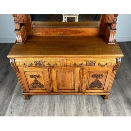 Antikes Sideboard aus goldenem Eichenholz mit Spiegelrückseite aus dem 20. Jahrhundert