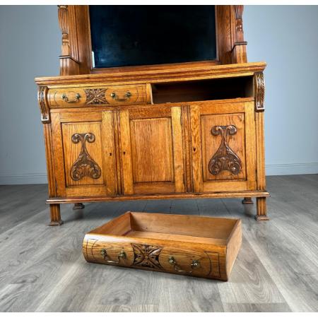 Antikes Sideboard aus goldenem Eichenholz mit Spiegelrückseite aus dem 20. Jahrhundert