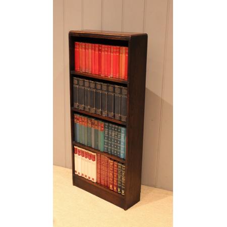 Kleines offenes Bücherregal aus dunkler Eiche