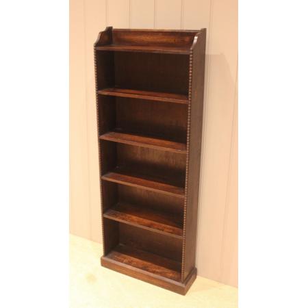 schmales offenes Bücherregal aus Eichenholz