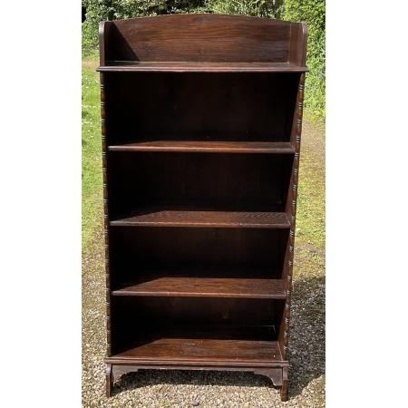 offenes Bücherregal aus Eichenholz