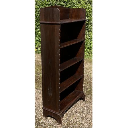 offenes Bücherregal aus Eichenholz