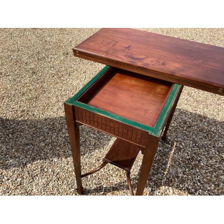 Mahagoni Spieltisch, drehbare Tischplatte