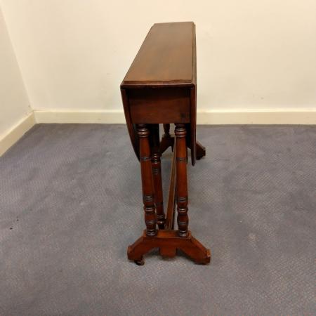 Sutherland Tisch aus Walnuss, Klapptisch mit Demi-Lune-Platten