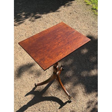 nützlicher Tisch im country house style, Fiddleback Tischplatte