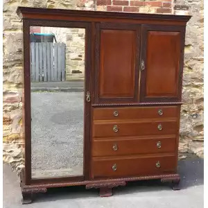 Edwardianischer Mahagoni Kleiderschrank im Chippendale-Stil