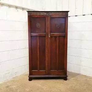 Antiker kleiner Kleiderschrank aus geschnitzter EICHE, aus der Zeit um 1920 