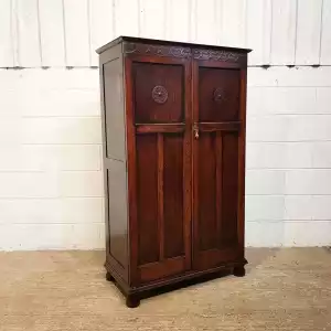 Antiker kleiner Kleiderschrank aus geschnitzter EICHE, aus der Zeit um 1920 