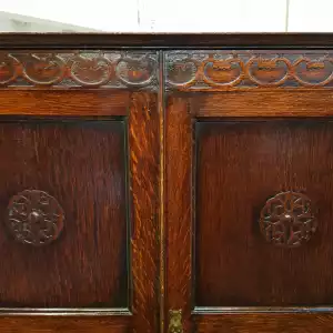 Antiker kleiner Kleiderschrank aus geschnitzter EICHE, aus der Zeit um 1920 