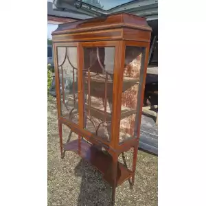 Mahagoni-Vitrine mit Einlegearbeiten 