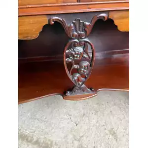 Antike Jugendstil Mahagoni-Vitrine (1900) – Edle Glasvitrine mit kunstvollen Einlegearbeiten & Patina