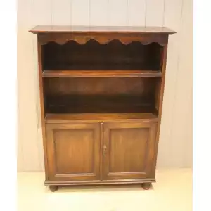 Antikes Bücherregal  aus Eiche mit geschwungenem Abschluss & Schrankbasis