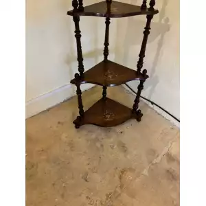 Antiker viktorianischer Eck-Etagere aus Walnussholz mit Intarsien – Ein elegantes Sammlerstück