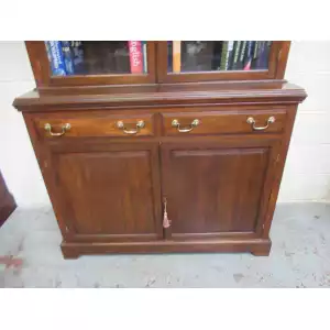 Eleganter edwardianischer Mahagoni-Bücher- und Geschirrschrank – Stilvoll & Praktisch