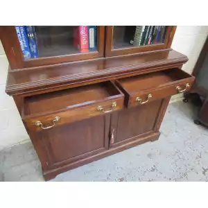 Eleganter edwardianischer Mahagoni-Bücher- und Geschirrschrank – Stilvoll & Praktisch