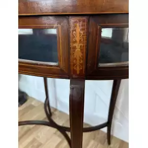 Hochwertige edwardianische Vitrine – Stilvolle Präsentation für Sammlerstücke