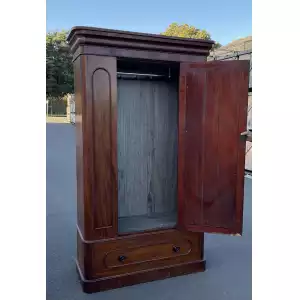 Großer viktorianischer Mahagoni-Kleiderschrank – Edles Design & viel Stauraum
