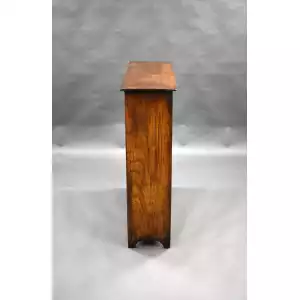 Antiker geschnitzter Eichen-Bücherschrank mit Schranktüren – Stilvoll & praktisch