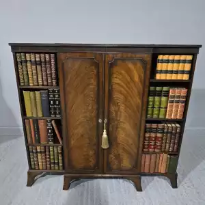 Kleiner Regency-Stil Breakfront-Bücherschrank – Edle Mahagoni-Bibliothek