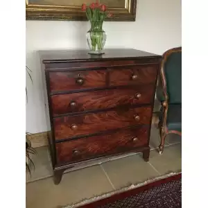 Viktorianische Mahagoni-Kommode mit Flammenmahagoni-Schubladen – Charaktervolles Antikmöbel mit viel Stauraum
