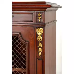 Wunderschönes Paar französischer Walnuss-Beistellschränke – Elegante Handwerkskunst (ca. 1880)