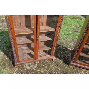 Antikes Paar geschnitzte anglo-indische Bücherschränke – Einzigartige Handwerkskunst