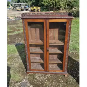 Antikes Paar geschnitzte anglo-indische Bücherschränke – Einzigartige Handwerkskunst