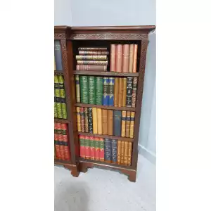 Exquisites Edwardianisches Mahagoni-Bücherregal im Breakfront-Design – Verstellbare Regalböden & Eleganz (ca. 1900)