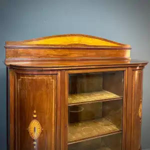 Antike Edwardianische Mahagoni-Vitrine mit Intarsien & Glastür (frühes 20. Jahrhundert)