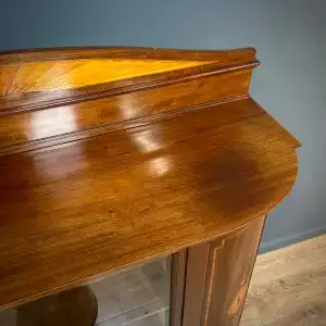 Antike Edwardianische Mahagoni-Vitrine mit Intarsien & Glastür (frühes 20. Jahrhundert)