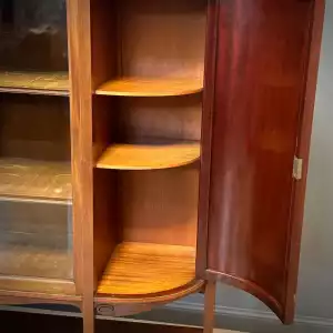 Antike Edwardianische Mahagoni-Vitrine mit Intarsien & Glastür (frühes 20. Jahrhundert)