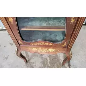 Exquisite viktorianische Wurzelholz-Walnuss-Vitrine mit Ormolu-Beschlägen & Intarsien (ca. 1880)