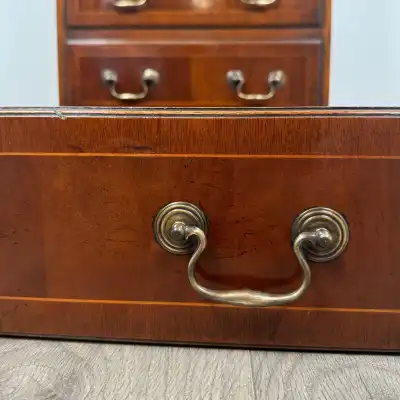 Edle Edwardianische Mahagoni-Kommode – Kompakte Eleganz mit traditionellem Charme