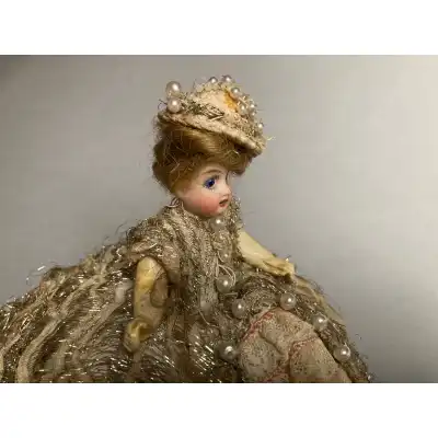 Antike viktorianische Puppe Pin Cushion C1870 - Porzellankopf und Seidenkleid 