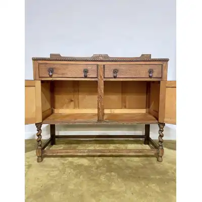 Vintage Eichen-Sideboard aus den 1930er Jahren – Rustikaler Charme mit Barley-Twist-Beinen