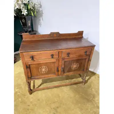 Vintage Eichen-Sideboard aus den 1930er Jahren – Rustikaler Charme mit Barley-Twist-Beinen