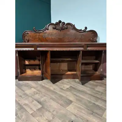 Elegantes Georgianisches Mahagoni-Sideboard mit Intarsien & Serpentin-Front