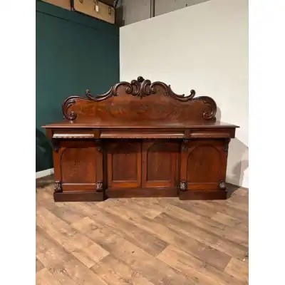 Elegantes Georgianisches Mahagoni-Sideboard mit Intarsien & Serpentin-Front