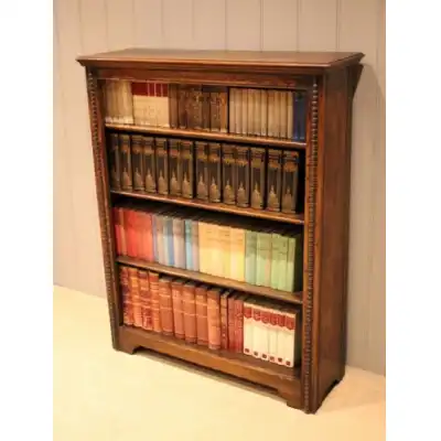 Antikes Eichen-Bücherregal mit verstellbaren Regalböden – Zeitloses Design, ca. 1920