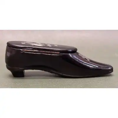 Antiker Papier-Maché Snuff Shoe mit MOP Vogel und Drahtarbeit – Spätes 18. - Frühes 19. Jahrhundert 