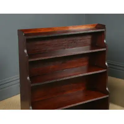 Paar Regency-Stil Bücherregale aus massivem Teakholz – „Waterfall“-Design, ca. 1930