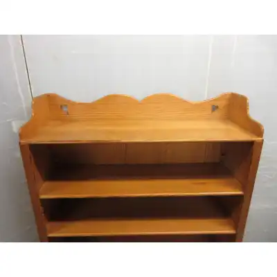 Antikes Pitch Pine Bücherregal – Elegantes Design mit verzierten Details, 19. Jahrhundert