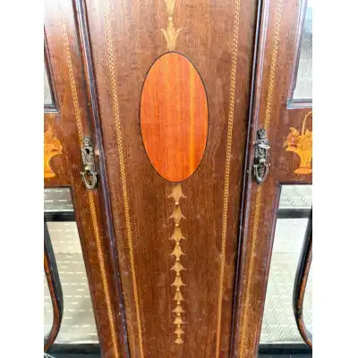 Antikes Edwardianisches Mahagoni-Vitrinenkabinett mit Intarsien – Exquisite Handwerkskunst, ca. 1900