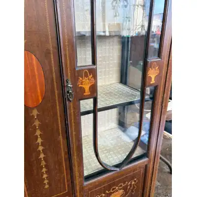 Antikes Edwardianisches Mahagoni-Vitrinenkabinett mit Intarsien – Exquisite Handwerkskunst, ca. 1900