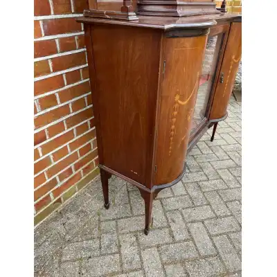 Edwardianisches Mahagoni-Vitrinenkabinett mit Intarsien – Hochwertige Handwerkskunst, ca. 1900