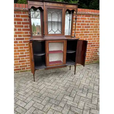 Edwardianisches Mahagoni-Vitrinenkabinett mit Intarsien – Hochwertige Handwerkskunst, ca. 1900